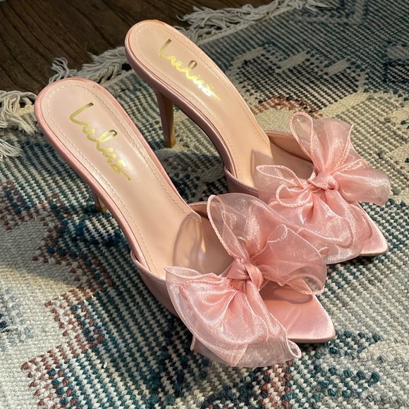 LULUS satin bow heels - Picture 2 of 6